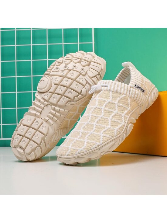 ?Men\'s Beige Knit Pull on Comfortable Elastic Adjustable Non Slip Shoes